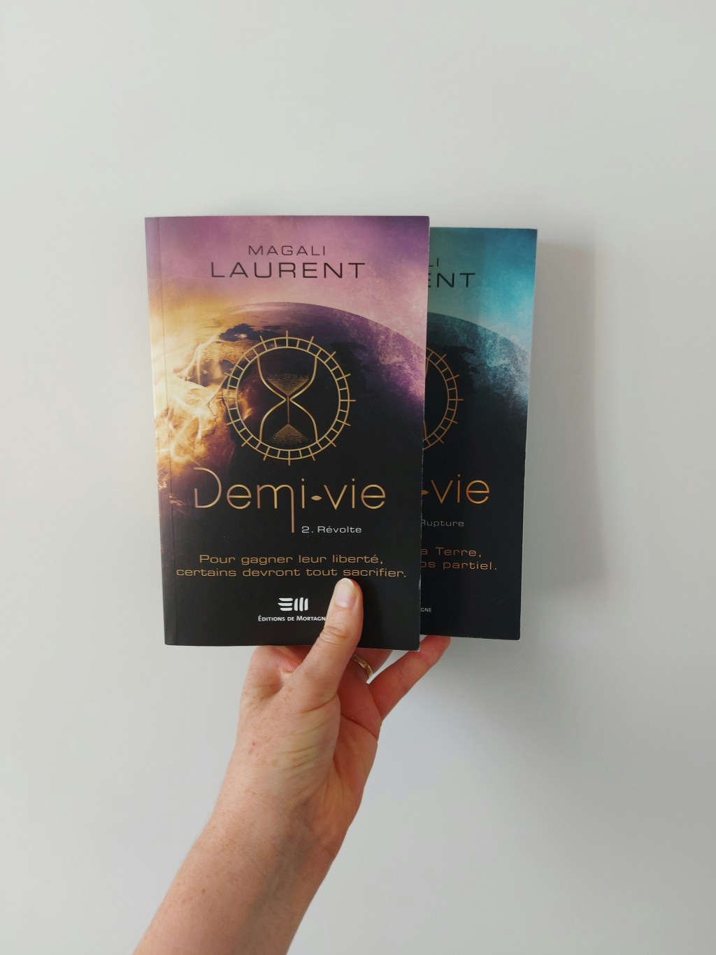 DEMI-VIE, tome 2 : Révolte, un roman de Magali Laurent.